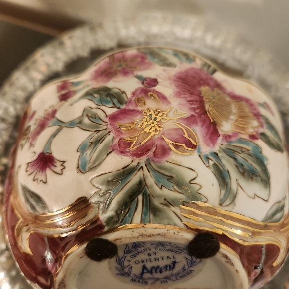 Oriental Accent Bowl with Chic Handle Asian closinssire Gold painted Floral - Picture 5 of 9